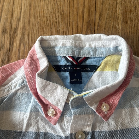 Tommy Hilfiger Boys Size 5 Button-Up Dress Shirt Multicolored ✨ - Picture 3 of 4